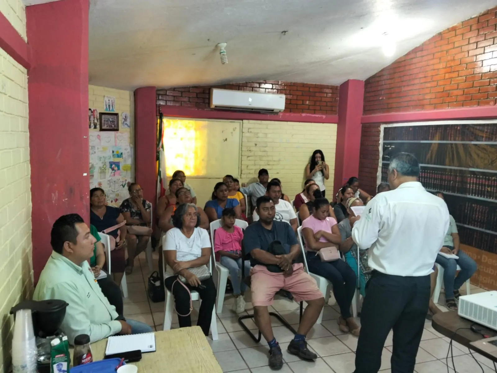 Presentación de Cooperativa REDFE ante familias de la comunidad