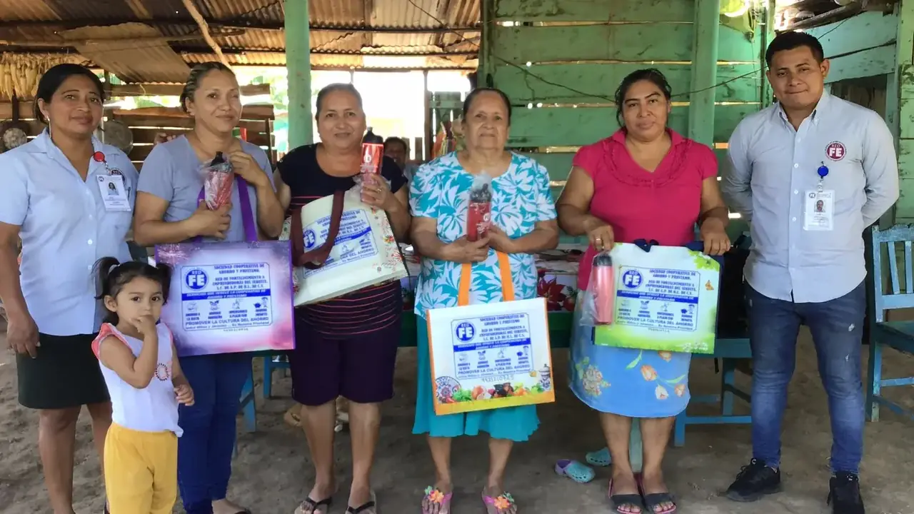 Nuevas personas se suman a REDFE