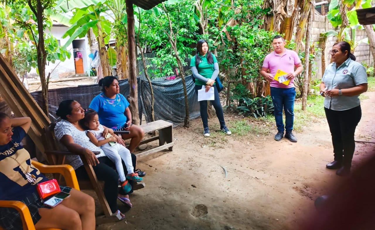 Reuni&oacute;n comunitaria de Cooperativa REDFE en Oxolot&aacute;n