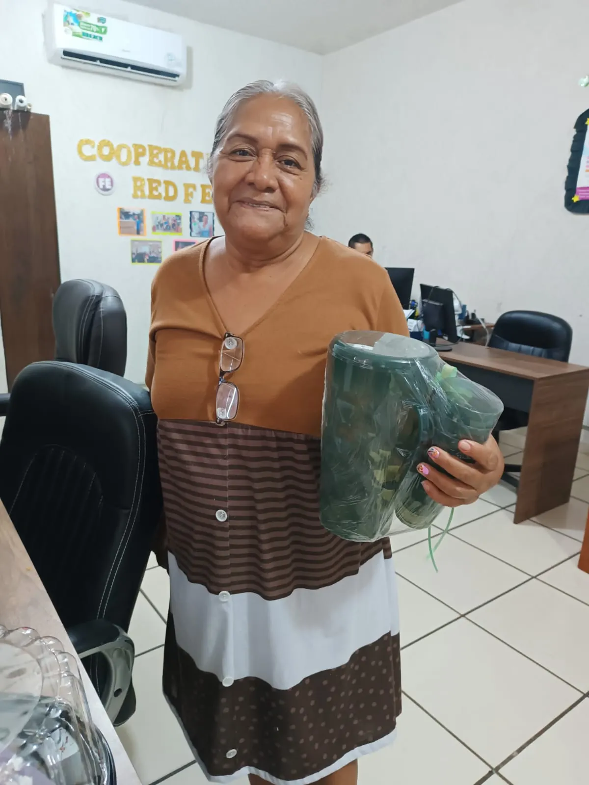 Socia REDFE celebrando sus avances